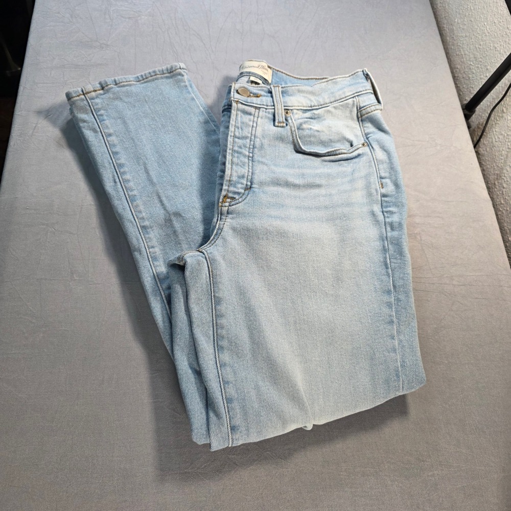 Universal Thread Womens 8R Light Wash 90s Slim Mid‎ Rise Distressed Jeans Blue